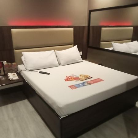Hotel Sogo Pasay Wood Street Екстер'єр фото