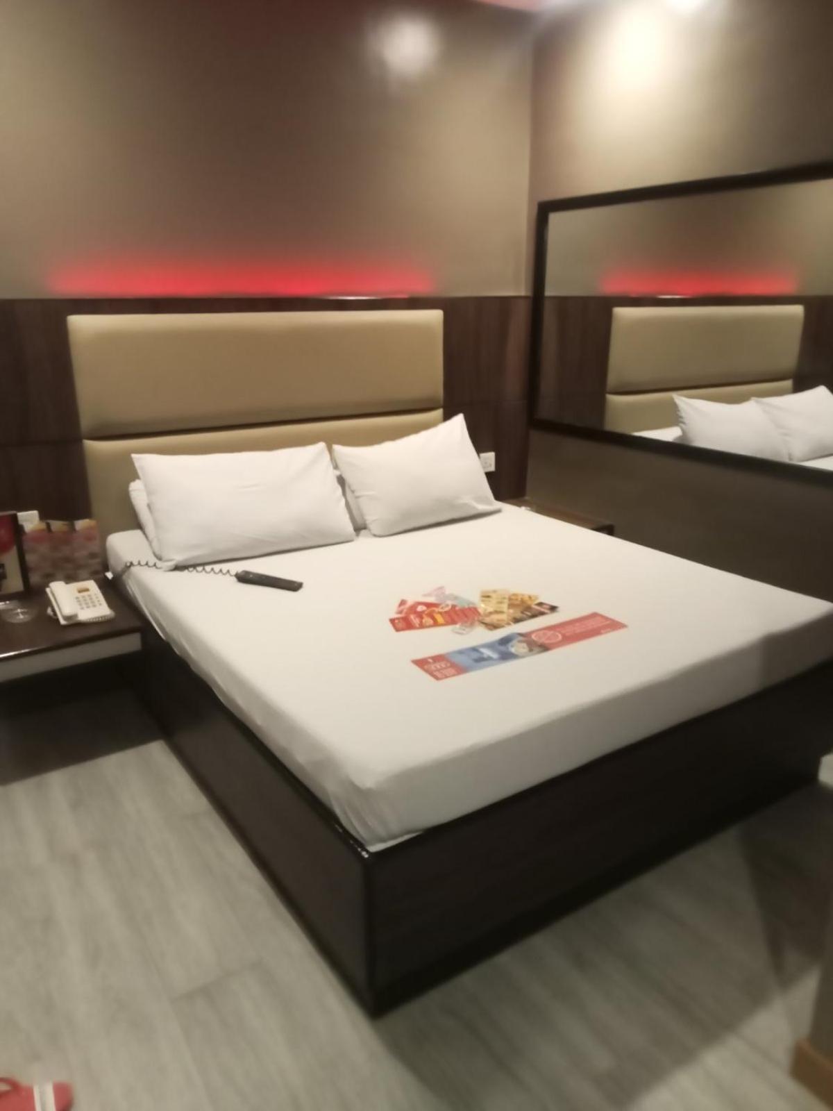 Hotel Sogo Pasay Wood Street Екстер'єр фото