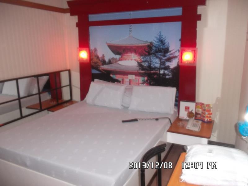 Hotel Sogo Pasay Wood Street Екстер'єр фото