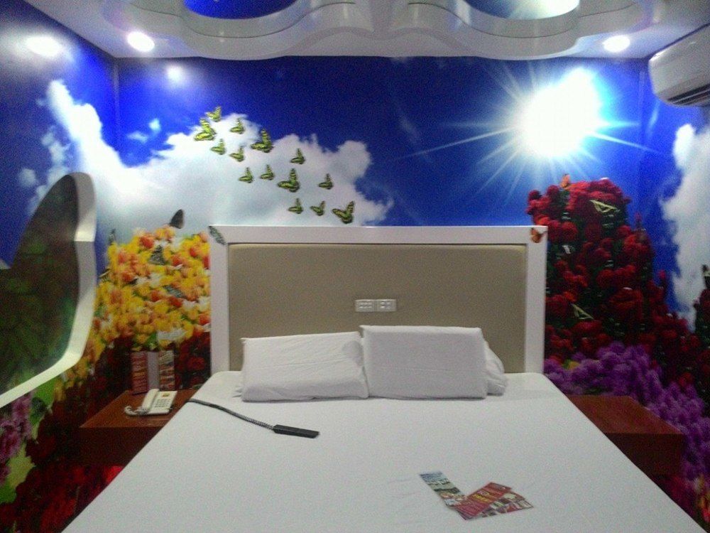 Hotel Sogo Pasay Wood Street Екстер'єр фото
