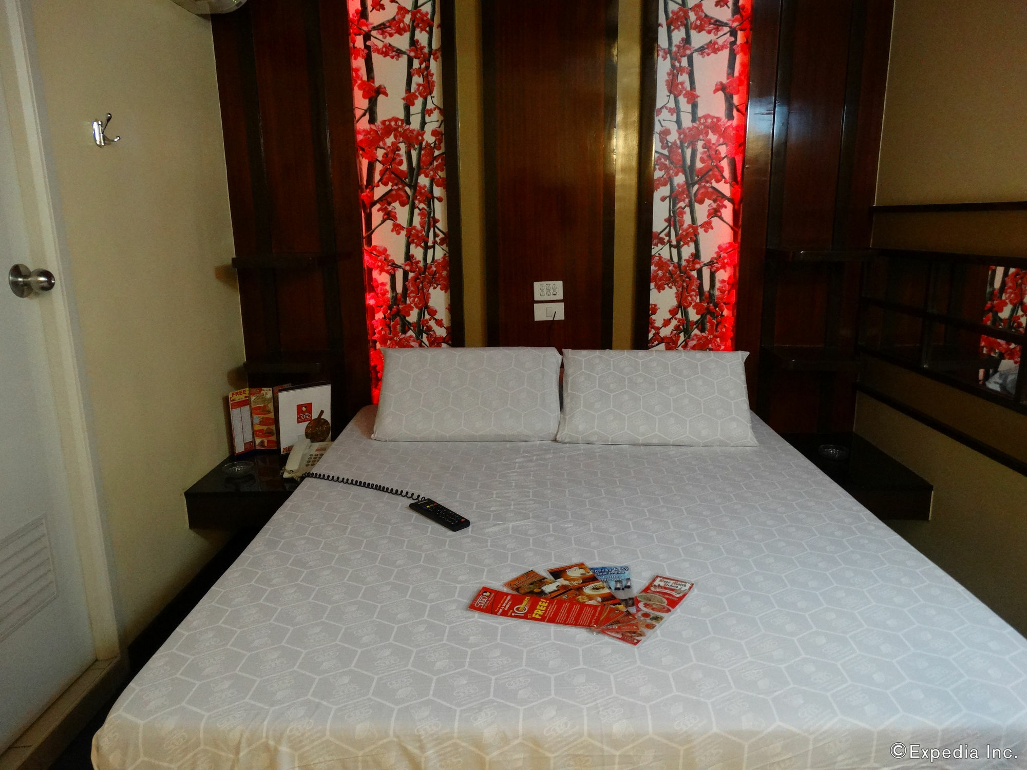 Hotel Sogo Pasay Wood Street Екстер'єр фото