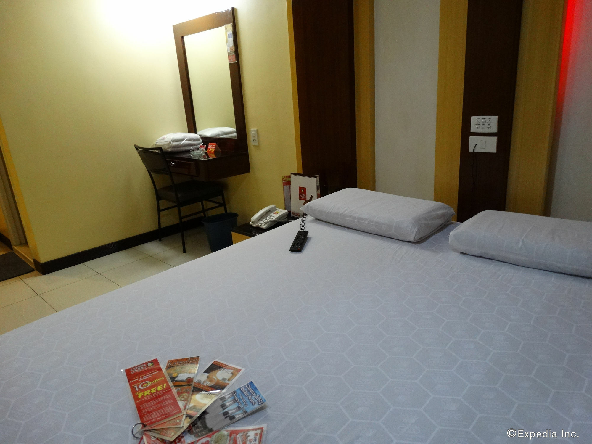 Hotel Sogo Pasay Wood Street Екстер'єр фото