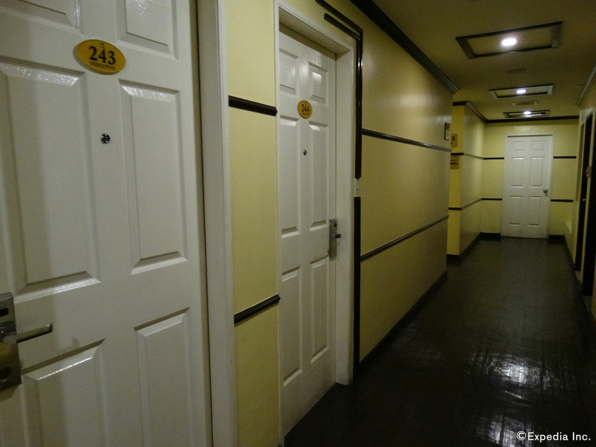 Hotel Sogo Pasay Wood Street Екстер'єр фото