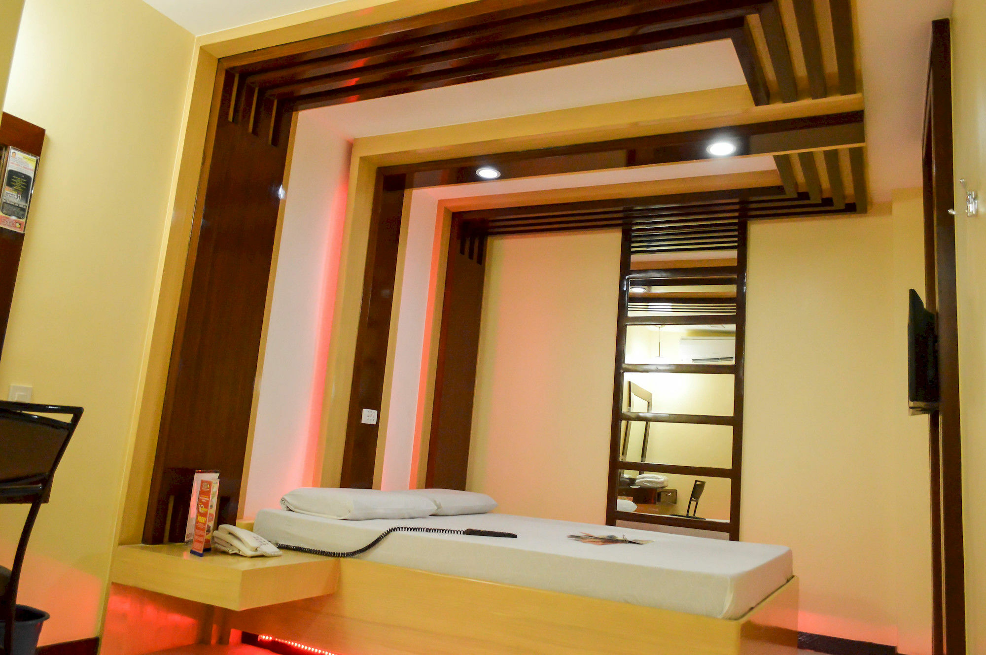Hotel Sogo Pasay Wood Street Екстер'єр фото