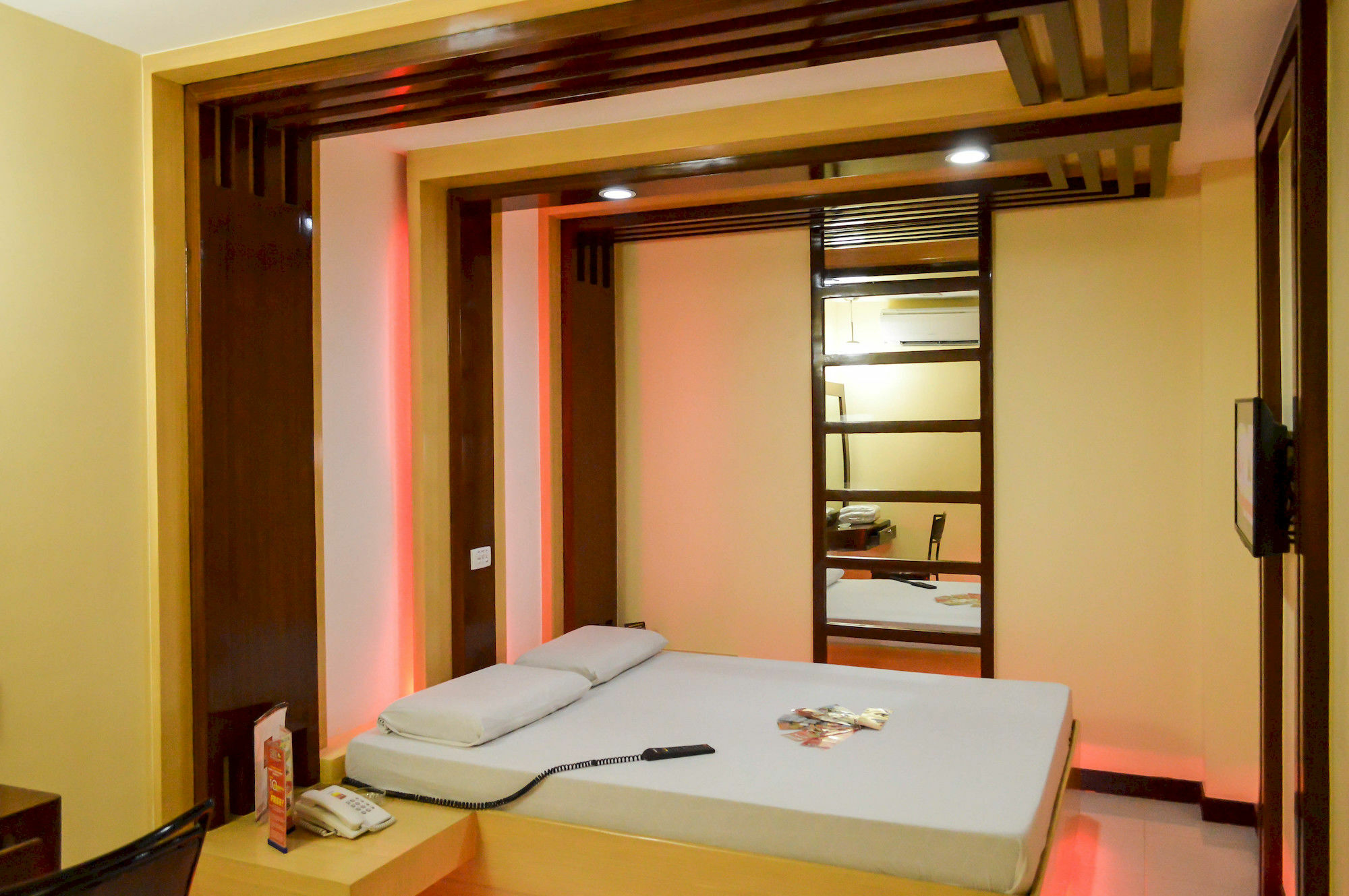 Hotel Sogo Pasay Wood Street Екстер'єр фото