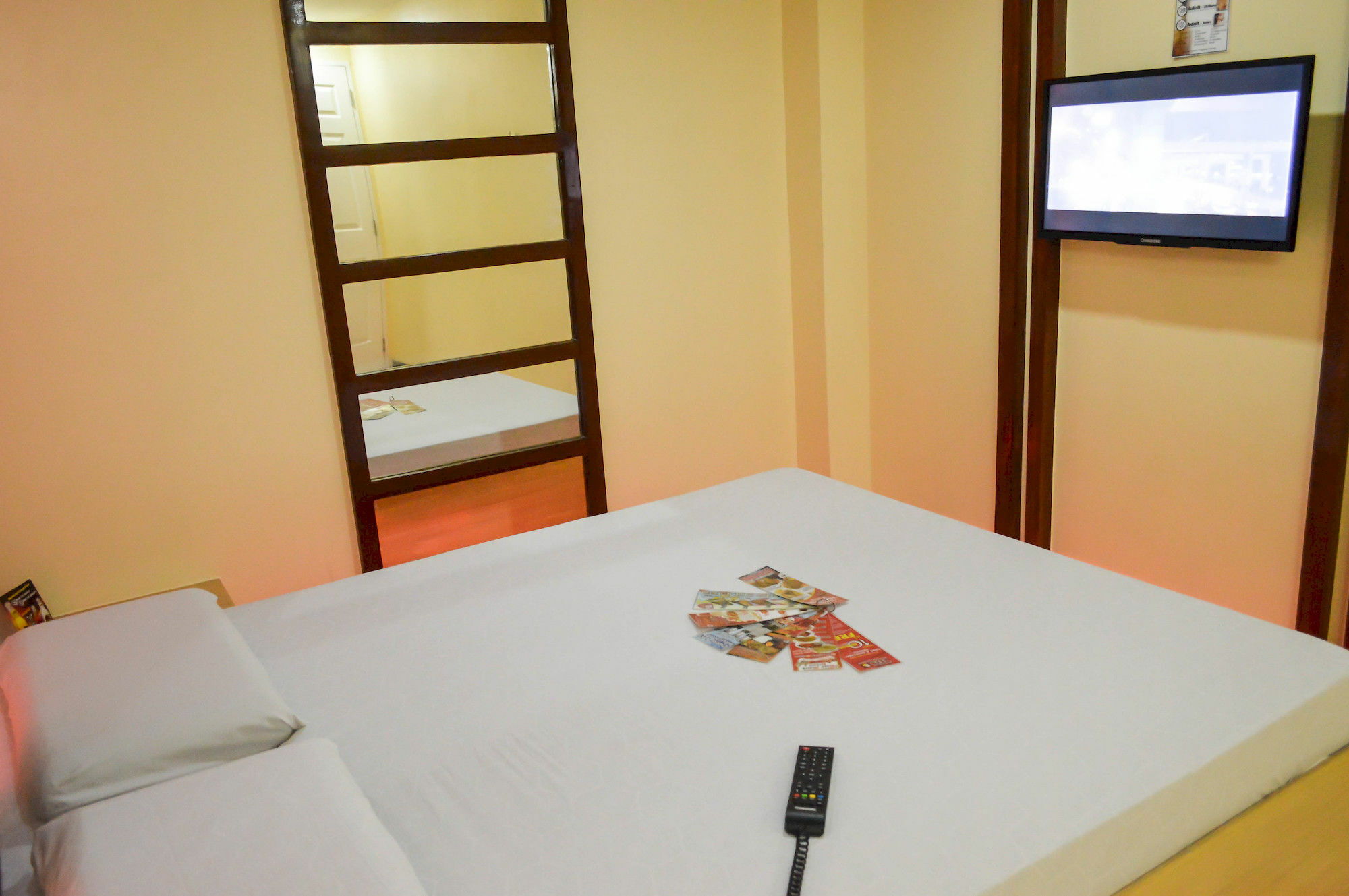 Hotel Sogo Pasay Wood Street Екстер'єр фото
