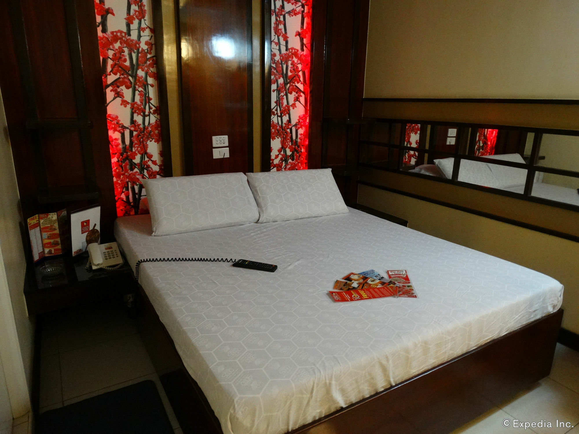 Hotel Sogo Pasay Wood Street Екстер'єр фото