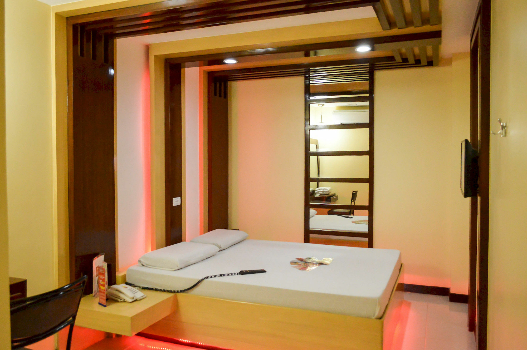 Hotel Sogo Pasay Wood Street Екстер'єр фото