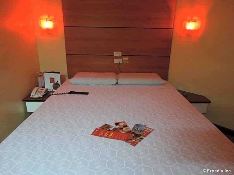 Hotel Sogo Pasay Wood Street Екстер'єр фото