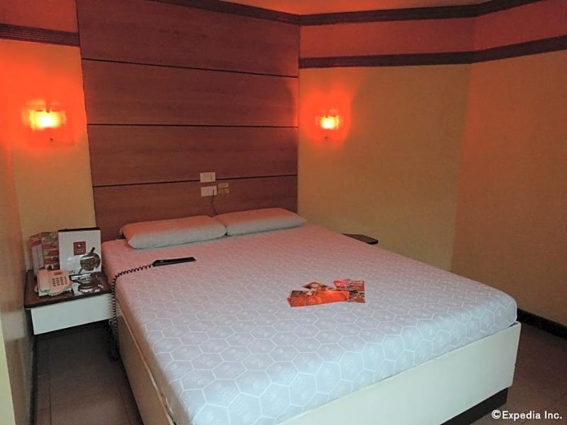 Hotel Sogo Pasay Wood Street Екстер'єр фото